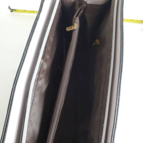 Mei&ge NvBao Light Pink Structured Tote Handbag with Buckle Accents – 11"x10" - Picture 5 of 5